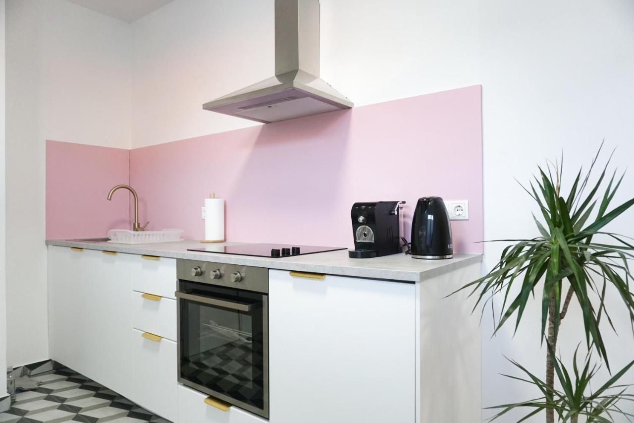 Vibrant Design Apartments - Full Kitchen - Wi-Fi - 18 Mins To City Centre Vienna Luaran gambar