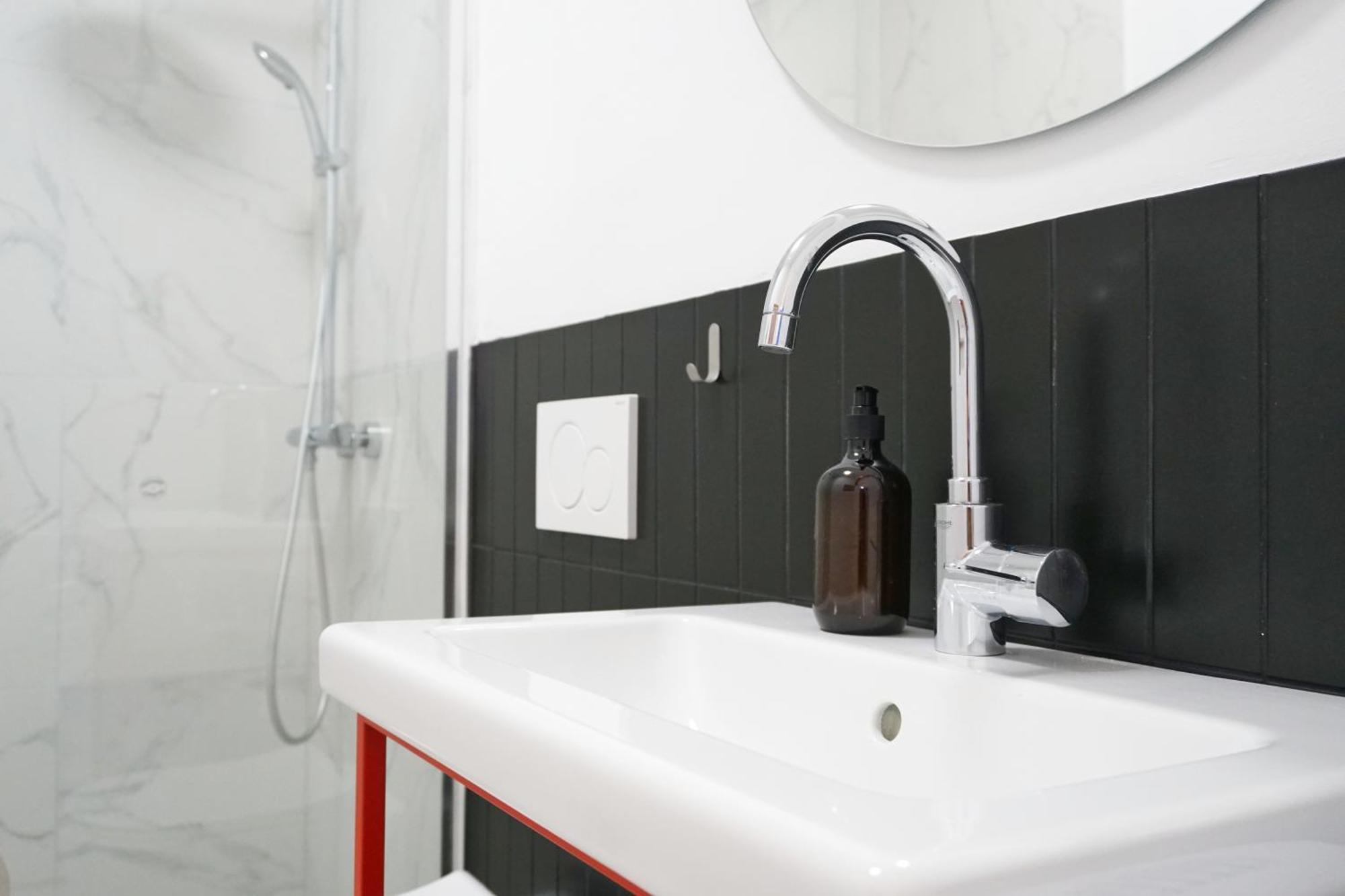 Vibrant Design Apartments - Full Kitchen - Wi-Fi - 18 Mins To City Centre Vienna Luaran gambar